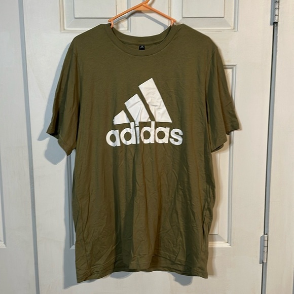 Green Adidas Tshirt size Large - Picture 1 of 3
